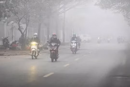Không khí lanh tràn về, miền Bắc trời rét ngày đầu đi làm sau Tết