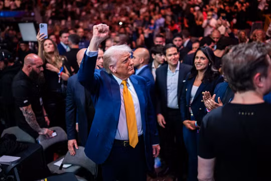 Ông Trump muốn đưa sản xuất chip, điện thoại và laptop về Mỹ