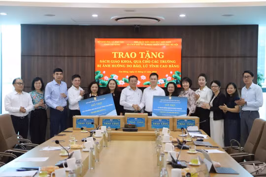 NXB Giáo dục Việt Nam hỗ trợ ngành giáo dục tỉnh Cao Bằng khắc phục hậu quả bão lũ