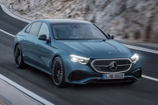 Xe sang Mercedes E-class thế hệ mới sắp ra mắt khách Việt