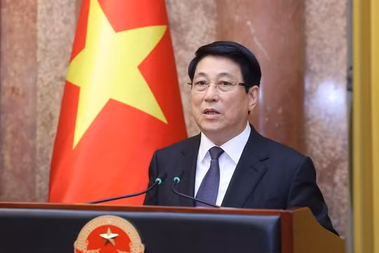 Chủ tịch nước trao quyết định phong hàm, giao trọng trách cho các Đại sứ Việt Nam
