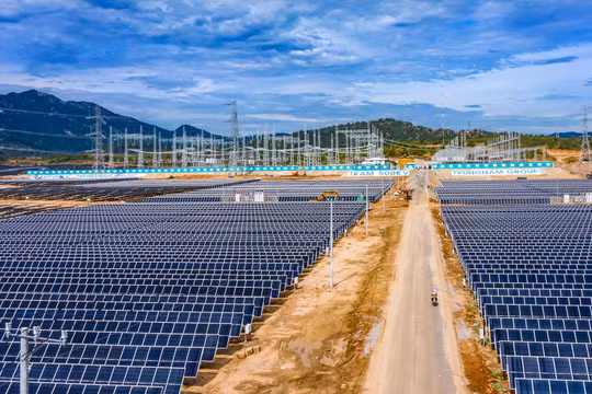 Cựu Thứ trưởng Hoàng Quốc Vượng bị tuyên phạt 6 năm tù
