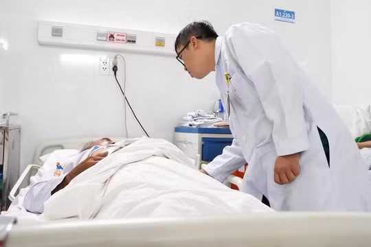 Nuốt nhầm mảnh xương, bệnh nhân bị thủng đại tràng, áp xe gan