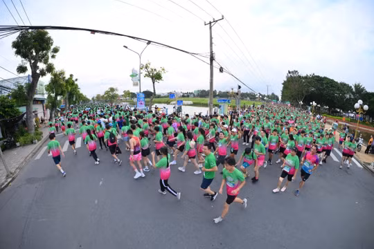 12.000 vận động viên hòa sắc hồng giữa ngày hội tại Đồng Tháp