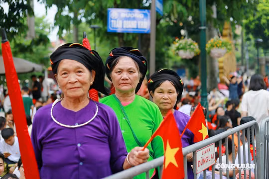Trước thềm Tết độc lập: “Không khí nóng từ nhà ra phố”