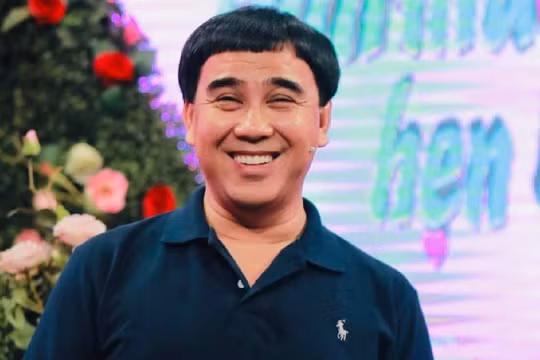 Quyền Linh livestream bác bỏ tin giả 'bị bắt'
