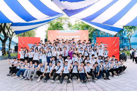 Vì sao 99,5% sinh viên 1 trường Quốc gia tốt nghiệp, nhưng chỉ hơn nửa ra trường đúng hạn?