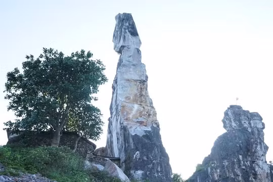Hòn Vọng Phu Thanh Hóa: Tình yêu bất tử và nỗi chờ mong hóa thành vách đá
