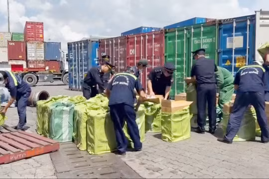 Hải quan triệt phá hai vụ buôn lậu quy mô lớn, thu giữ lượng lớn thuốc lá và ma túy