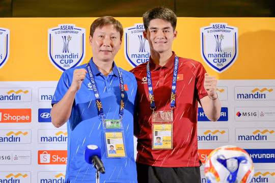 Điểm tin thể thao 24/7: HLV Kim Sang Sik giải mã U23 Philippines, Rashford mặc áo số 14 ở Nou Camp
