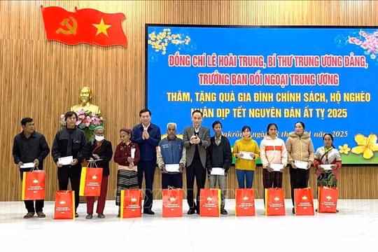 Trưởng ban Đối ngoại Trung ương thăm và tặng quà Tết tại Quảng Trị