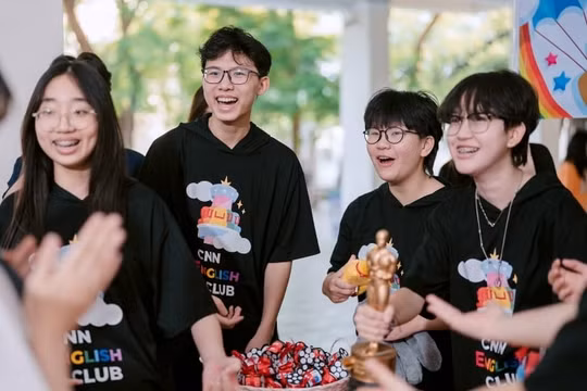 Công bố điểm chuẩn vào Trường THPT chuyên Ngoại ngữ năm 2025
