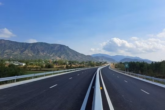 Tăng tốc thi công 5 dự án thành phần cao tốc Bắc – Nam, phấn đấu hoàn thành trong năm 2025