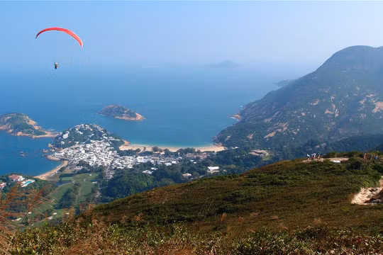 Người chơi dù lượn tử nạn sau khi đâm vào sườn đồi ở Hồng Kông