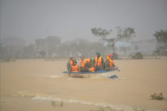 Huế: Huy động tối đa nhân lực, đẩy nhanh tiến độ tìm kiếm nam thanh niên mất tích