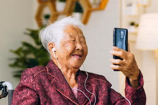 ‏Nghiên cứu: Sử dụng công nghệ đúng mực sẽ làm giảm nguy cơ sa sút trí tuệ