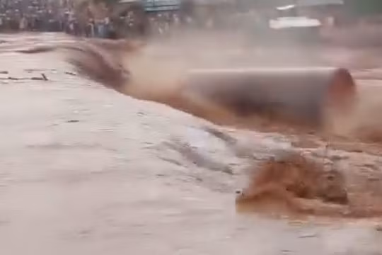 Video lũ lụt kinh hoàng khiến hơn 110 người thiệt mạng ở Nigeria