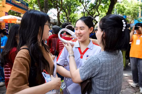 Gợi ý đáp án đề thi tốt nghiệp THPT 2025 môn GDPLKT (tất cả các mã đề)