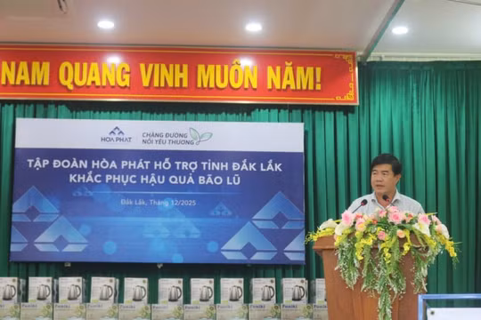 Hòa Phát tặng 100.000m2 tôn, hàng ngàn đồ dùng thiết yếu tại tỉnh Đắk Lắk