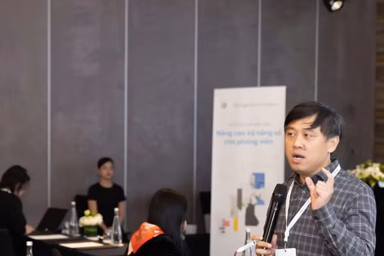 Báo chí: Điều chỉnh chiến lược thế nào trước thách thức kép từ AI và mạng xã hội?