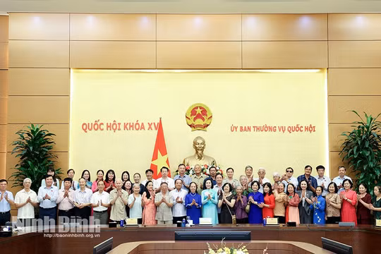 Phó Chủ tịch Quốc hội Nguyễn Thị Thanh gặp mặt Đoàn ĐBQH các khóa tỉnh Ninh Bình