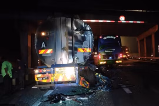 Tai nạn xe buýt kinh hoàng ở Malaysia khiến 16 người thương vong