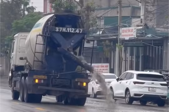 Nghệ An: Xử lý lái xe trộn bê tông để rơi vãi ra đường từ tin báo của người dân