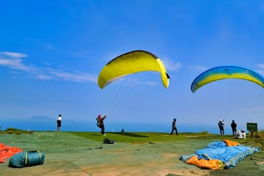 Đà Nẵng tạm dừng bay dù lượn tại Sơn Trà sau sự cố du khách tử nạn