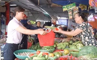 Thói quen xanh: Hạn chế túi nilon khi đi chợ