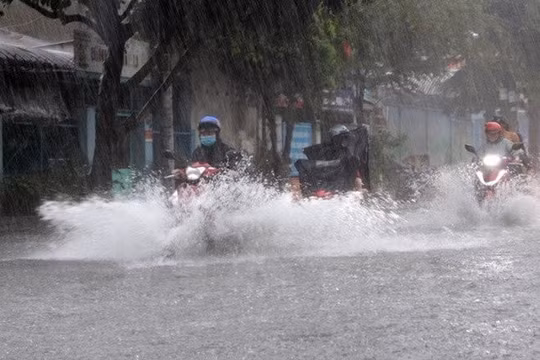 Dự báo thời tiết ngày 7/11: Nhiều khu vực mưa to, gió giật mạnh do bão