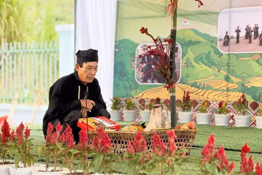 Đồng bào Cống rộn ràng vui Tết Hoa mào gà