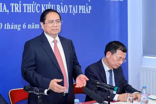 Thủ tướng Phạm Minh Chính gặp, làm việc với chuyên gia, trí thức kiều bào tại Pháp
