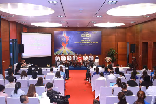 Báo chí tinh giảm, sáp nhập để 'gọn hơn, mạnh hơn': Câu trả lời cho Nghị quyết 18