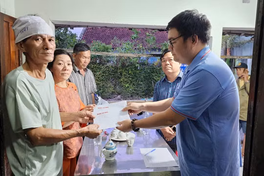 Báo Người Lao Động phát động chương trình triệu tập vở cho học sinh vùng bị thiên tai