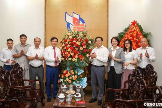 Lãnh đạo Ban Tuyên giáo và Dân vận Trung ương thăm, chúc mừng Hội Nhà báo Việt Nam