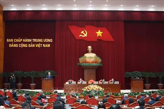 Ngày làm việc thứ nhất của Hội nghị Trung ương khóa XIII