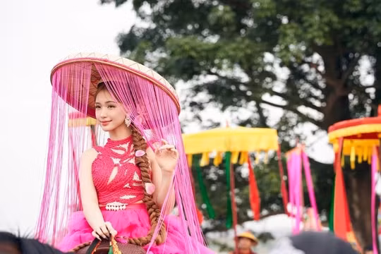 Hòa Minzy bức xúc khi Bắc Bling bị đem ra so sánh