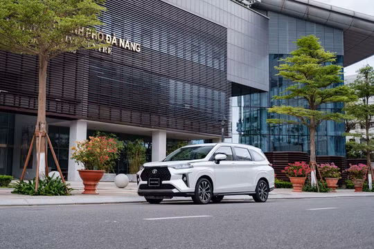 Nỗ lực kích cầu, loạt mẫu xe Toyota tiếp tục giảm giá