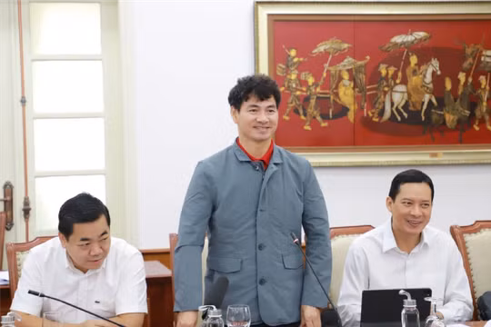 NSND Xuân Bắc: 'Cần hạn chế tối đa tài khoản mạng xã hội ảo'