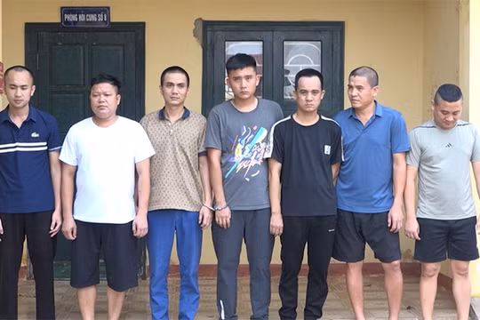 Phá đường dây cá độ bóng đá hơn 300 tỷ đồng: Khởi tố, bắt tạm giam 11 đối tượng