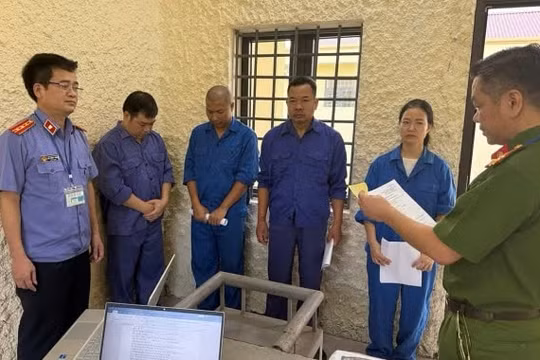 Bắt tạm giam Phó Giám đốc Bệnh viện Phổi Hà Nội và đồng phạm