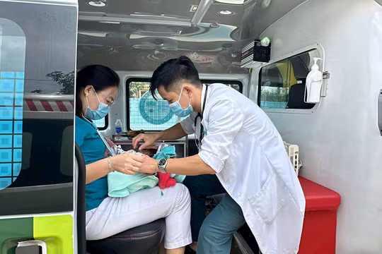 Gia Lai: Tặng bằng khen cho nhóm bác sĩ vượt hơn 100 km cứu em bé người Lào