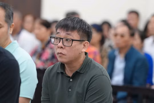 Xét xử vụ vận chuyển trái phép hàng trăm triệu USD qua biên giới