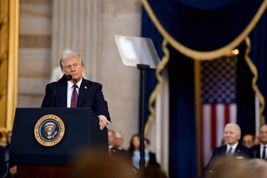 Tỷ lệ ủng hộ ông Trump giảm nhẹ sau một tháng trở lại Nhà Trắng