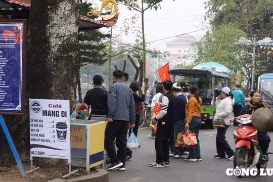 Hơn 390.000 lượt khách đến với Lễ hội chùa Hương
