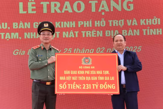 Thứ Trưởng Bộ Công an trao 231 tỷ đồng cho tỉnh Gia Lai xóa nhà tạm, dột nát