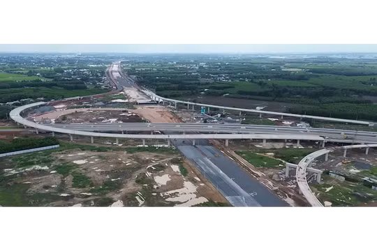 Phó Thủ tướng Hồ Đức Phớc chỉ đạo gỡ khó cho 2 dự án cao tốc trọng điểm phía Nam