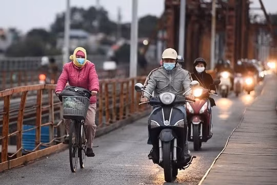 Không khí lạnh khiến miền Bắc chuyển rét, mưa rào từ đêm nay
