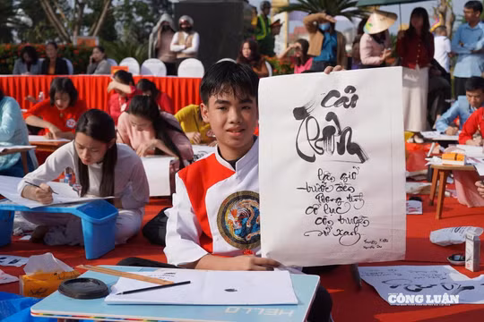Độc đáo Hội thi thư pháp Truyện Kiều ở Tiên Điền – điểm nhấn văn hóa tại Hà Tĩnh