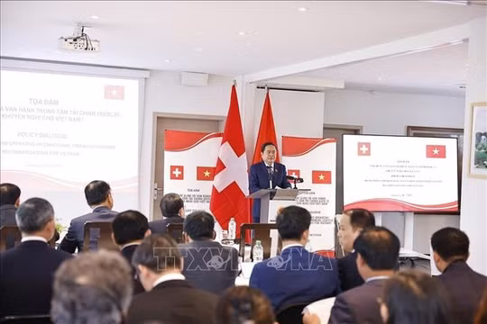 Chủ tịch Quốc hội dự Tọa đàm 'Xây dựng và vận hành Trung tâm tài chính quốc tế và khuyến nghị cho Việt Nam'